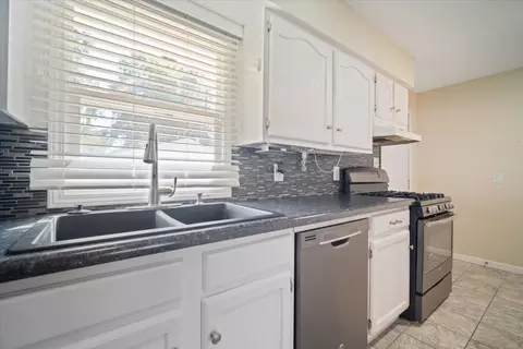 Kitchen - 120 Conley Cir, Bloomington, IL 61701 photo 3 of 4