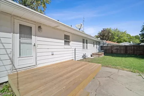 Exterior - 120 Conley Cir, Bloomington, IL 61701 photo 4 of 5