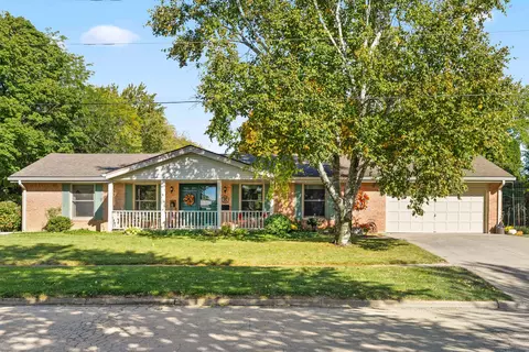 125 Charter St, Dekalb, IL 60115