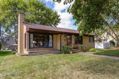 319 N Green St, Carpentersville, IL 60110