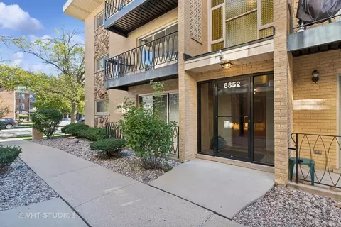 6852 N Northwest Hwy #2A, Chicago, IL 60631