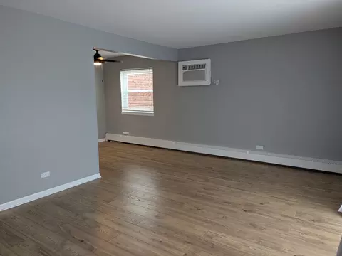1250 E Washington St #8, Des Plaines, IL 60016 photo 2