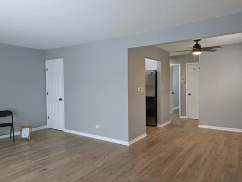 1250 E Washington St #8, Des Plaines, IL 60016 photo 3