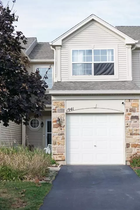 1941 Misty Ridge Ln, Aurora, IL 60503