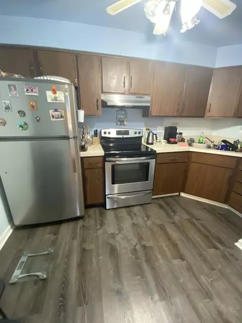 Kitchen - 709 W Central Rd #A3, Mount Prospect, IL 60056 photo 1 of 5