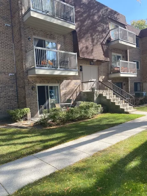 Exterior - 709 W Central Rd #A3, Mount Prospect, IL 60056 photo 1 of 2