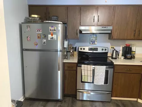Kitchen - 709 W Central Rd #A3, Mount Prospect, IL 60056 photo 4 of 5