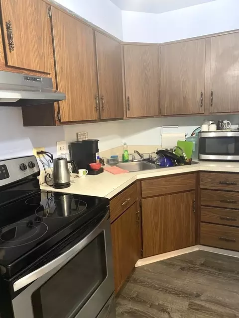 Kitchen - 709 W Central Rd #A3, Mount Prospect, IL 60056 photo 2 of 5