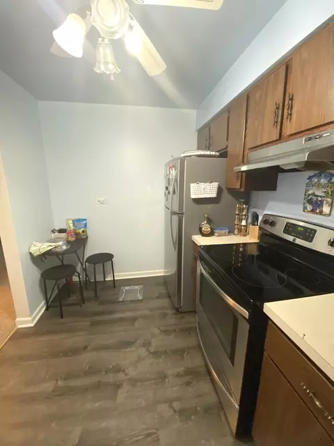 Kitchen - 709 W Central Rd #A3, Mount Prospect, IL 60056 photo 3 of 5