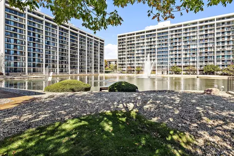 2015 S Finley Rd #712, Lombard, IL 60148