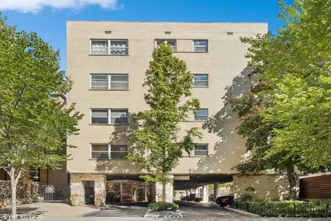 530 W Barry Ave #2G, Chicago, IL 60657