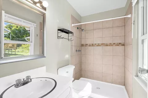 Bath - 1106 Maplepark Dr, Champaign, IL 61821 photo 1 of 3