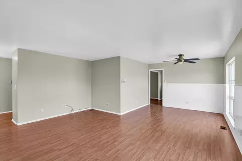 Living - 1106 Maplepark Dr, Champaign, IL 61821 photo 2 of 7