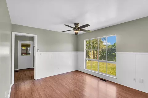 Living - 1106 Maplepark Dr, Champaign, IL 61821 photo 4 of 7