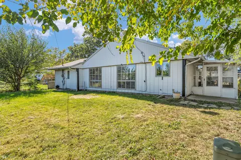 Exterior - 1106 Maplepark Dr, Champaign, IL 61821 photo 7 of 11