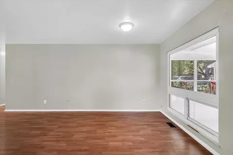 Living - 1106 Maplepark Dr, Champaign, IL 61821 photo 5 of 7