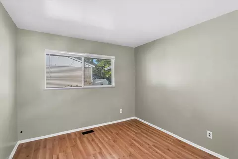 Bedroom - 1106 Maplepark Dr, Champaign, IL 61821 photo 5 of 6