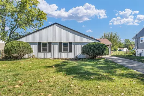 Exterior - 1106 Maplepark Dr, Champaign, IL 61821 photo 2 of 11