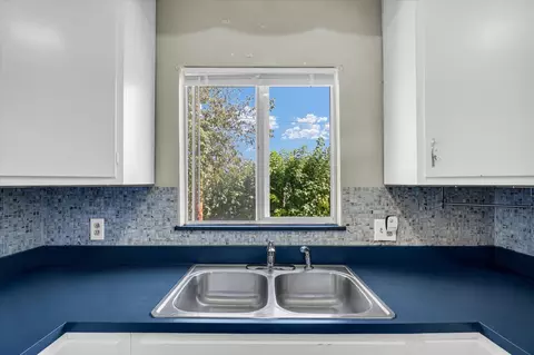Kitchen - 1106 Maplepark Dr, Champaign, IL 61821 photo 4 of 5