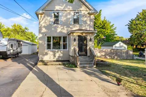 1218 Wheeler St, Woodstock, IL 60098
