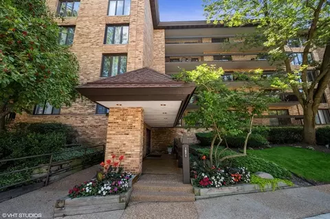 1671 Mission Hills Rd #204, Northbrook, IL 60062