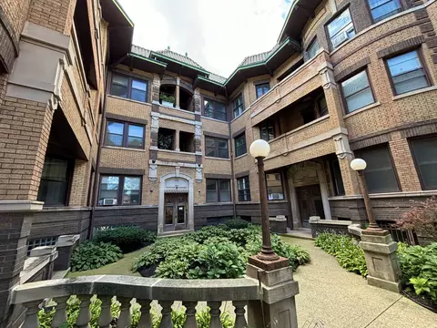 939 E Hyde Park Blvd #1W, Chicago, IL 60615