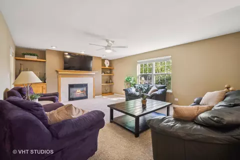 1355 Beacon Ln, Bartlett, IL 60103 photo 10