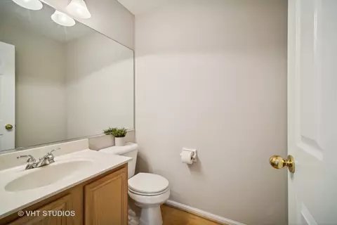 1355 Beacon Ln, Bartlett, IL 60103 photo 11