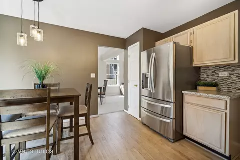 1355 Beacon Ln, Bartlett, IL 60103 photo 8