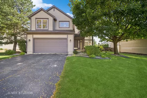 1355 Beacon Ln, Bartlett, IL 60103 photo 2
