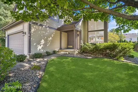 1355 Beacon Ln, Bartlett, IL 60103 photo 4
