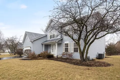Exterior - 33 Forestview Ln, Aurora, IL 60502 photo 2 of 5