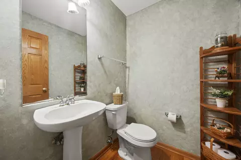 Bath - 33 Forestview Ln, Aurora, IL 60502 photo 1 of 4
