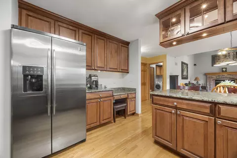 Kitchen - 33 Forestview Ln, Aurora, IL 60502 photo 3 of 4