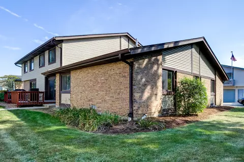 8326 Portsmouth Dr #C, Darien, IL 60561
