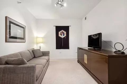 807 Davis St #2004, Evanston, IL 60201 photo 8