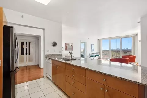 807 Davis St #2004, Evanston, IL 60201 photo 5