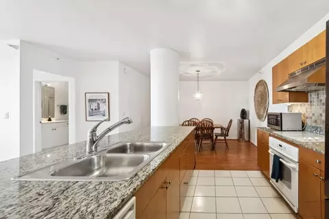 807 Davis St #2004, Evanston, IL 60201 photo 4