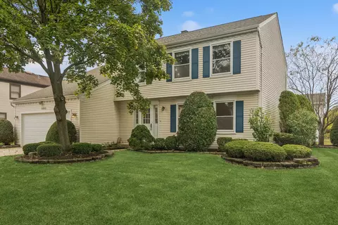 1032 Gloria Dr, Elk Grove Village, IL 60007