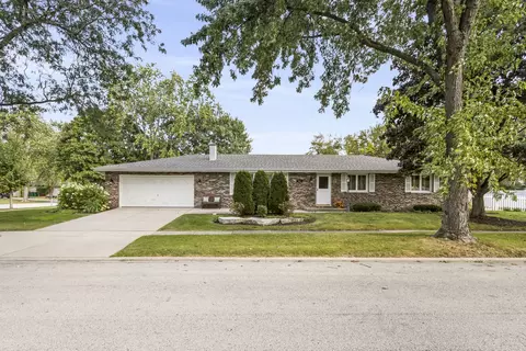 902 Windsor Dr, Shorewood, IL 60404