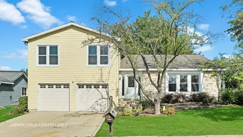8 Blue Ridge Dr, Glendale Heights, IL 60139