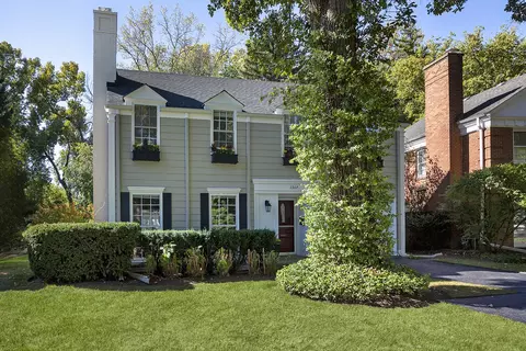 1307 Richmond Ln, Wilmette, IL 60091
