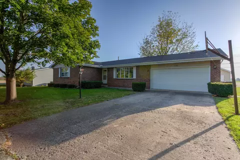 1209 Crestview Dr, Tuscola, IL 61953