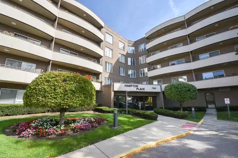 7201 N Lincoln Ave #216, Lincolnwood, IL 60712