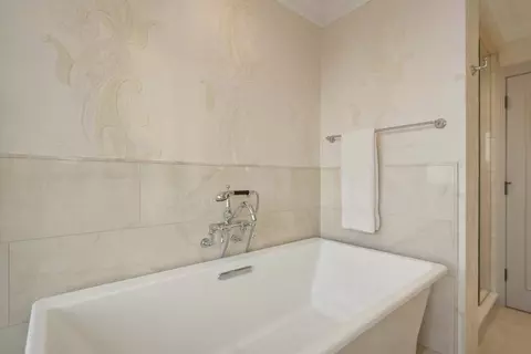Bath - 57 E Delaware Pl #PH4001, Chicago, IL 60611 photo 2 of 3