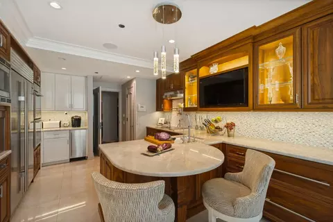 Kitchen - 57 E Delaware Pl #PH4001, Chicago, IL 60611 photo 2 of 6