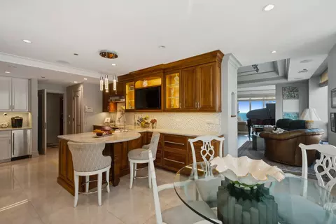 Kitchen - 57 E Delaware Pl #PH4001, Chicago, IL 60611 photo 4 of 6