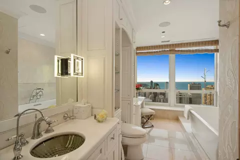 Bath - 57 E Delaware Pl #PH4001, Chicago, IL 60611 photo 1 of 3