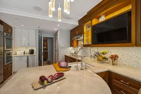 Kitchen - 57 E Delaware Pl #PH4001, Chicago, IL 60611 photo 3 of 6