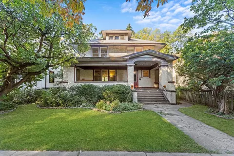 825 Clinton Ave, Oak Park, IL 60304
